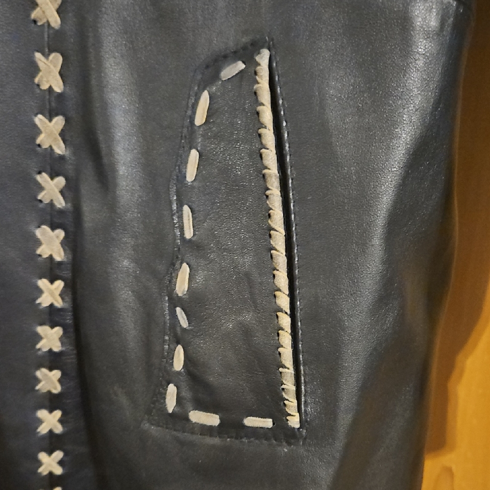 Elegant Black and Tan Genuine Leather Western Style Trench Jacket - Picture 5 of 11